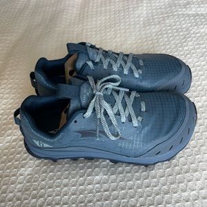 Altra lone peak 6 size: 7wide